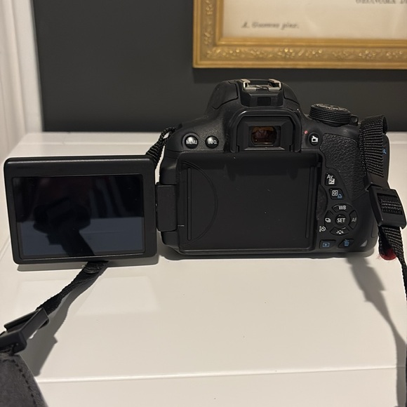 Canon EOS rebel T5i everything seem with box included - Picture 2 of 11